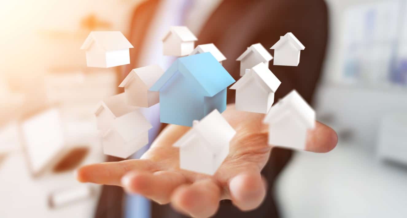 Petites maisons dans une main