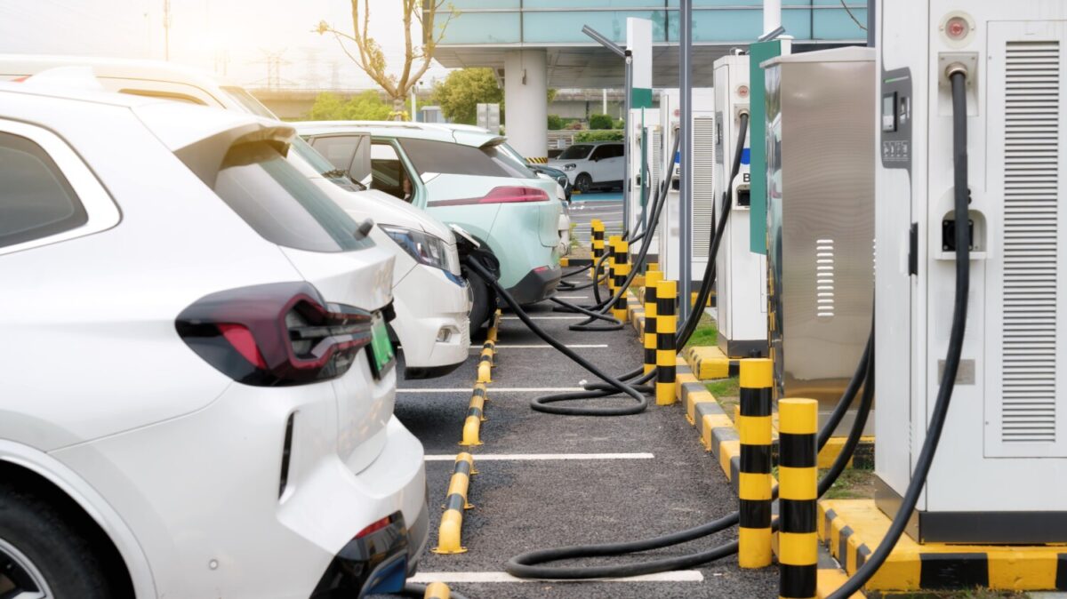 Quelle dimension pour une place de stationnement pour un véhicule électrique