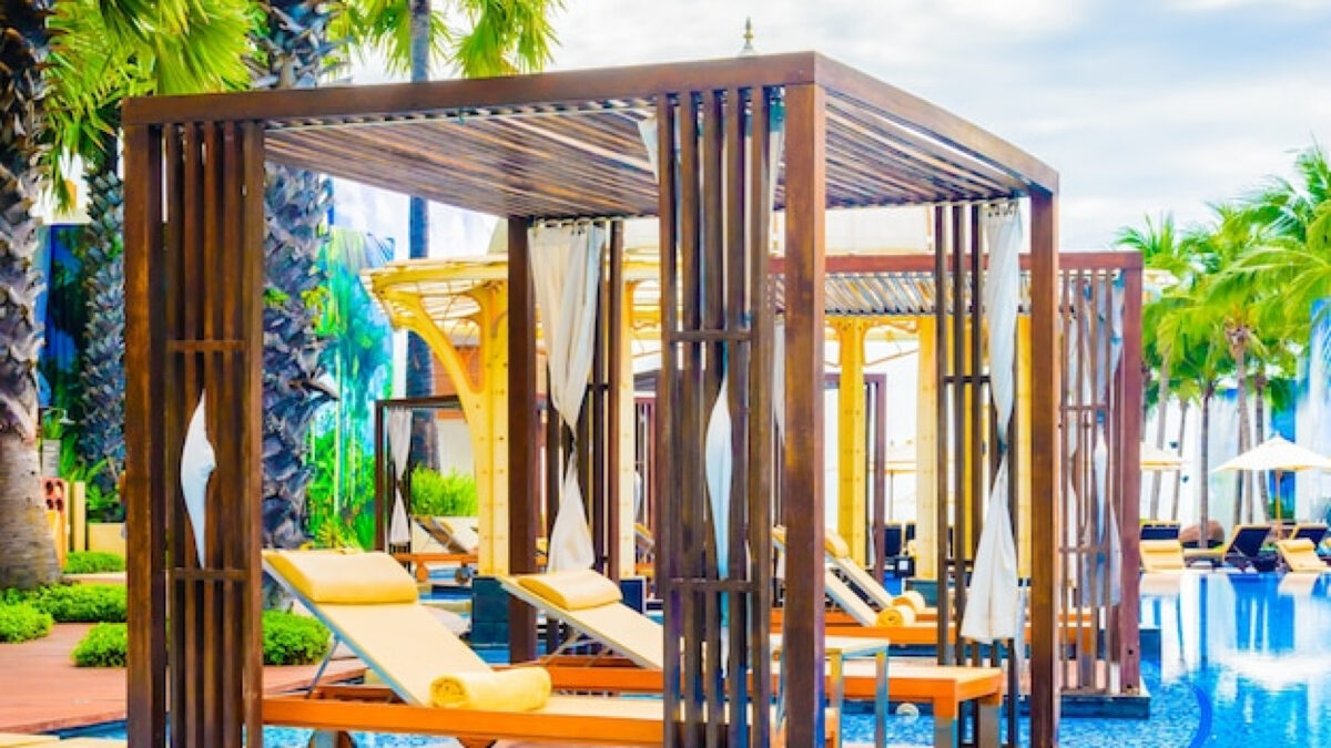 Créez un havre de paix à Valenciennes avec une pergola à la fois pratique et stylée