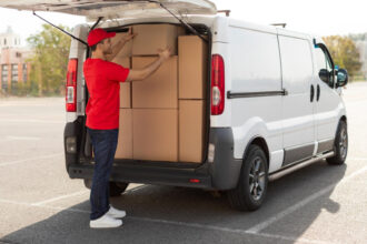 Logistique d'entreprise dans les Alpes-Maritimes : comment Beeliv accompagne les professionnels du 06