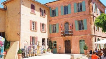 Quelles sont les caractéristiques d'une maison provençale ?