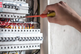 Tableau électrique et installation électrique : ce que la norme NFC 15-100 change concrètement pour votre logement